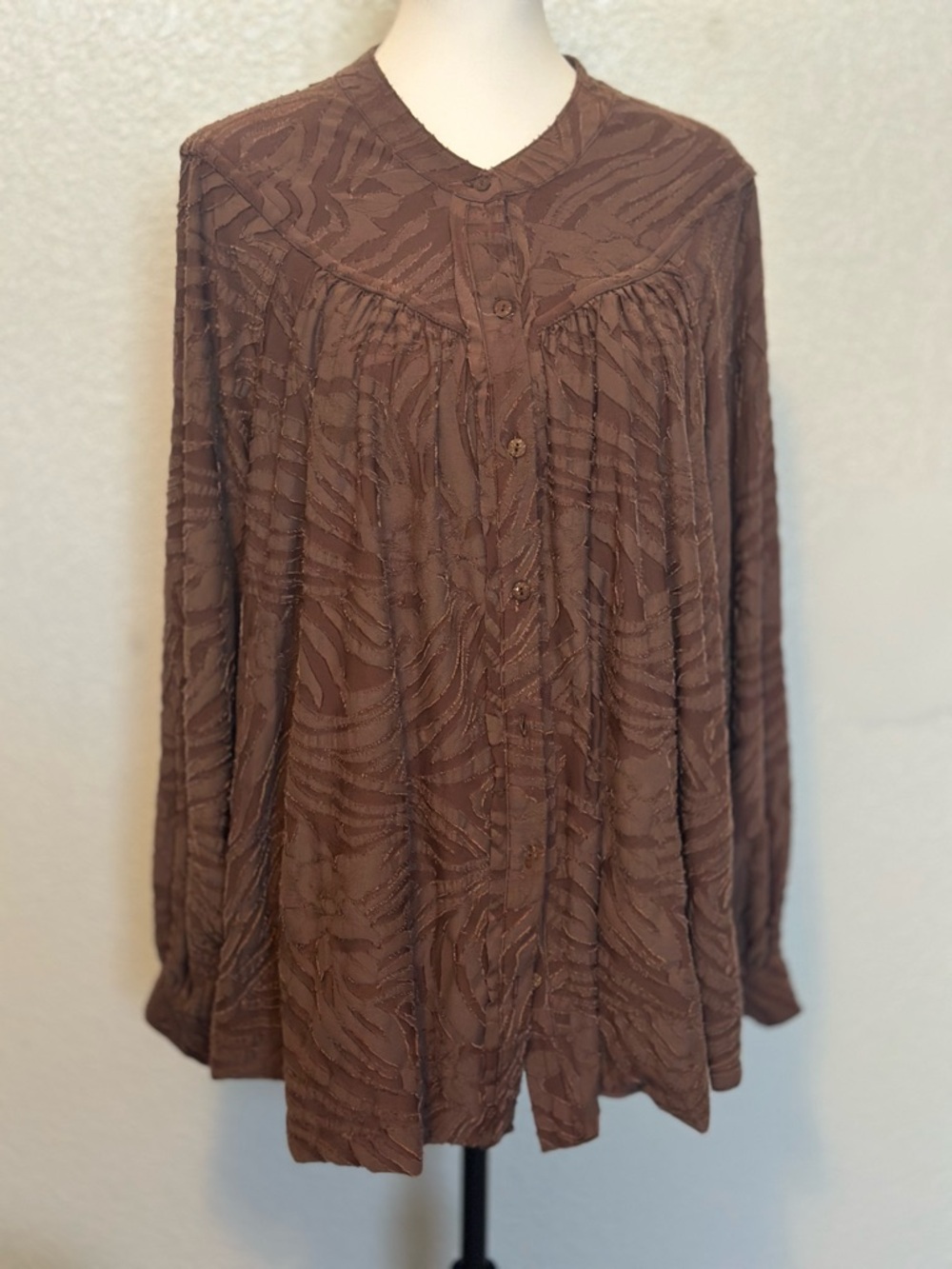 Free People Brown Textured Button-Front Long Sleeve Top Abstract Oversized M - Picture 2 of 4
